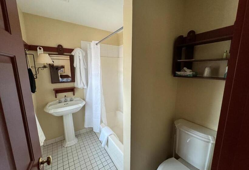 Quarto Triplo Deluxe, Artists Colony
