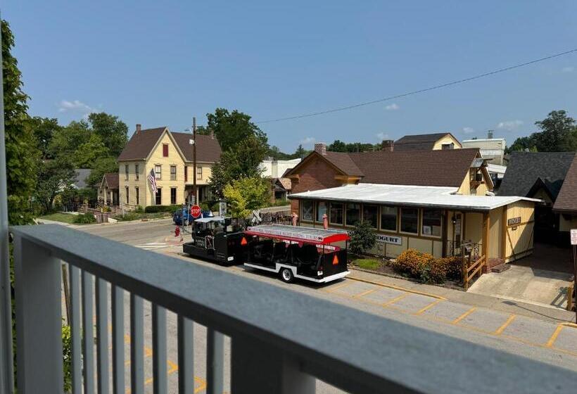 디럭스 트리플 룸, Artists Colony