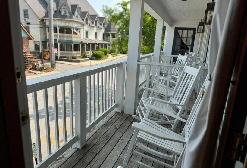 디럭스 트리플 룸, Artists Colony