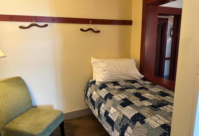 디럭스 트리플 룸, Artists Colony