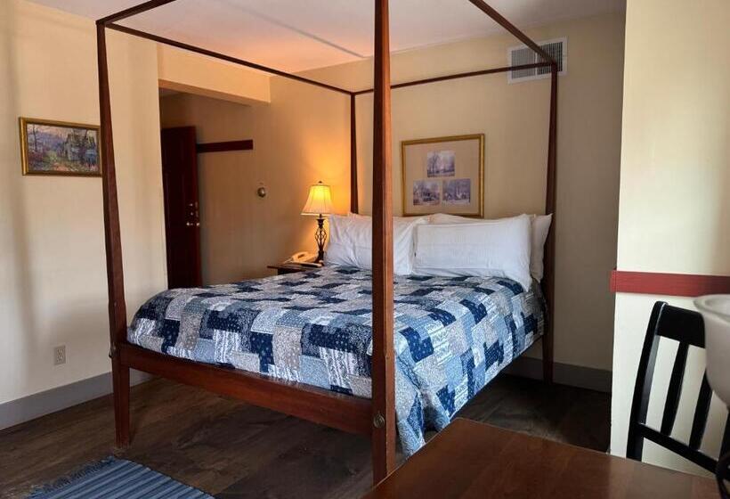 디럭스 트리플 룸, Artists Colony