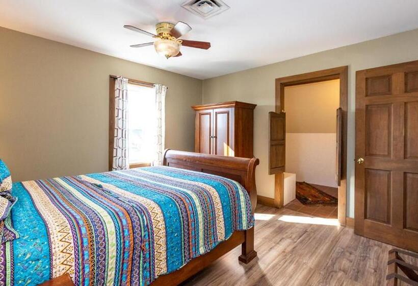 디럭스 스위트, Artists Colony