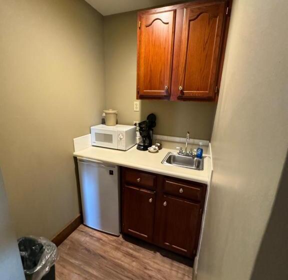 패밀리 스위트, Artists Colony