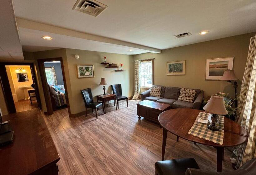 패밀리 스위트, Artists Colony