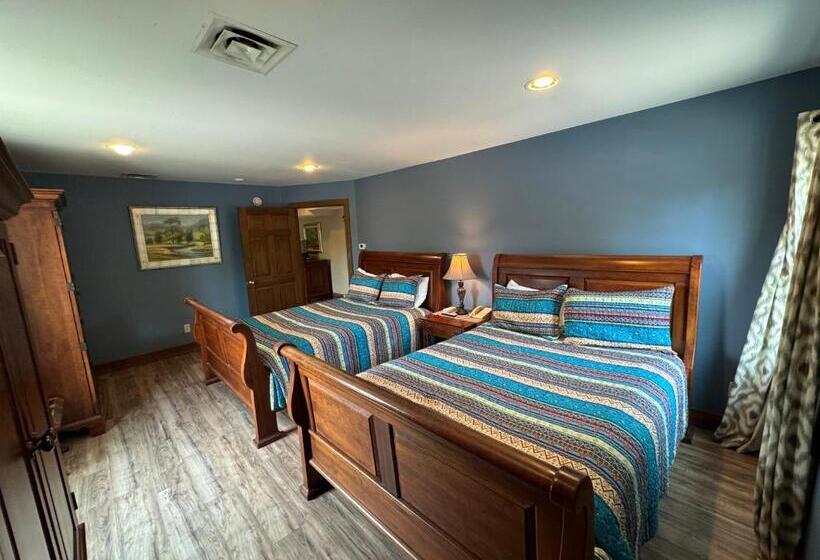 패밀리 스위트, Artists Colony