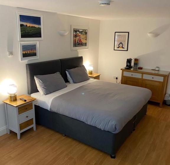 스탠다드 룸, The Cherry Tree