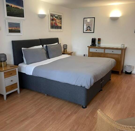 스탠다드 룸, The Cherry Tree