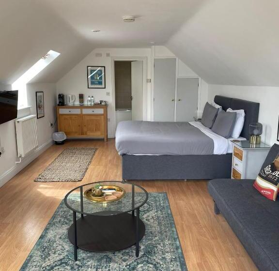 디럭스 룸, The Cherry Tree