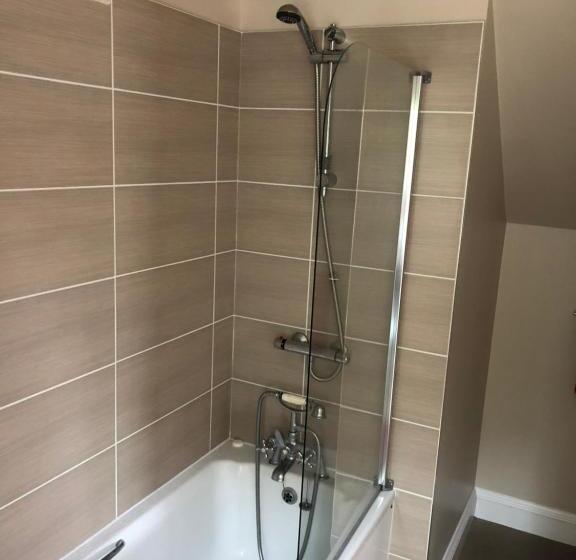 디럭스 룸, The Cherry Tree