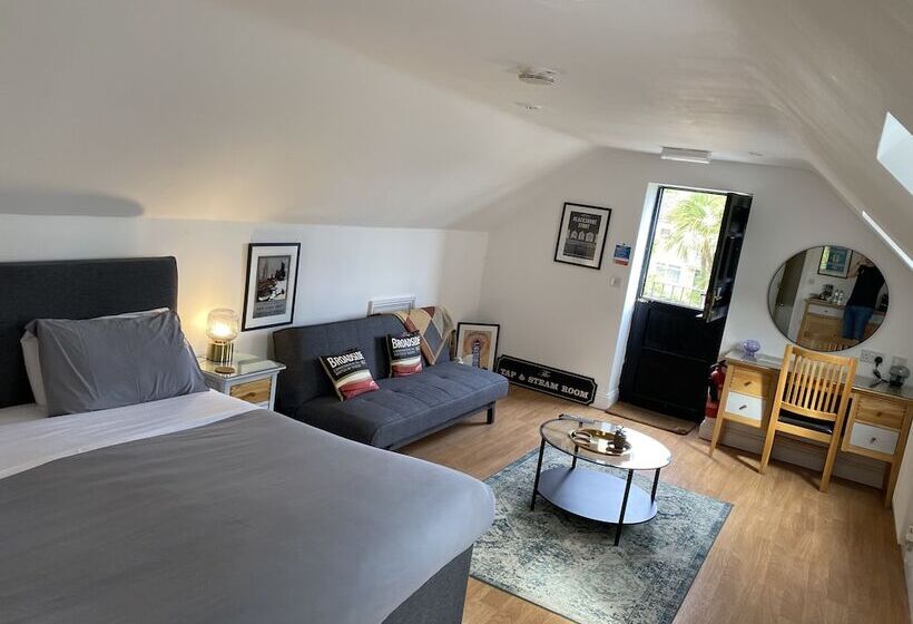 스탠다드 룸, The Cherry Tree