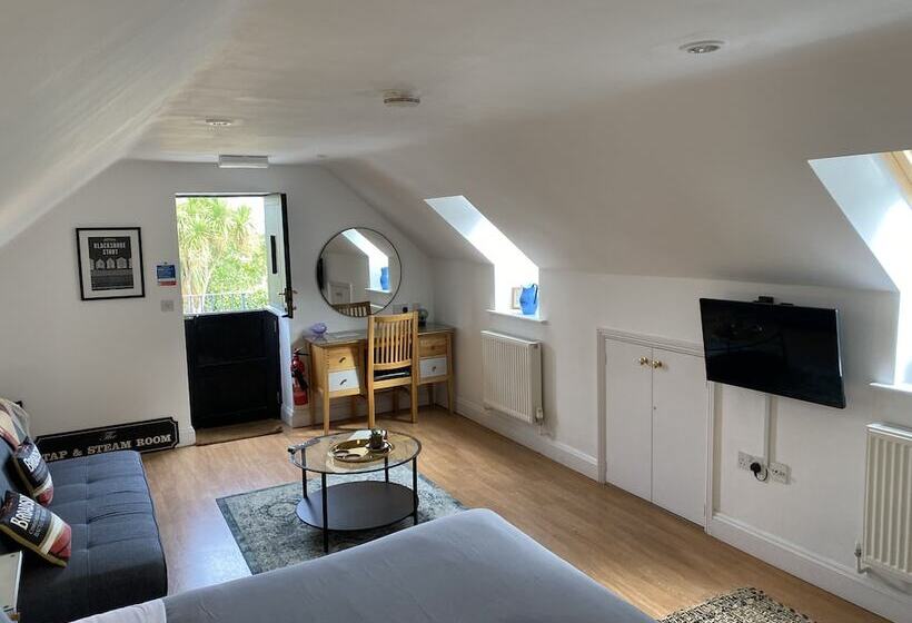 스탠다드 룸, The Cherry Tree