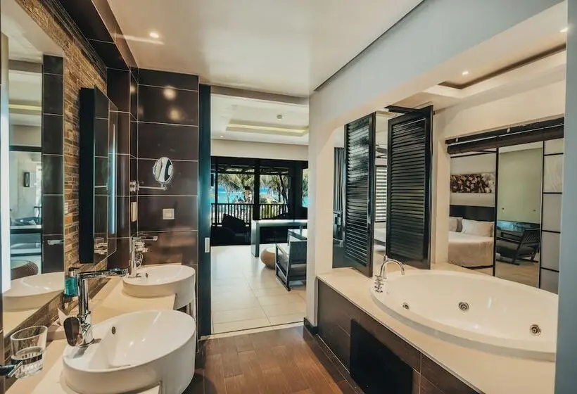 سوییت جونیور با چشم‌انداز دریا, Crystals Beach Resort Belle Mare, A Member Of Radisson Individuals