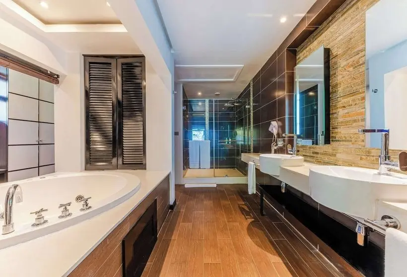 سوئیت جونیور با چشم‌انداز باغ, Crystals Beach Resort Belle Mare, A Member Of Radisson Individuals