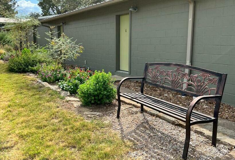 إستوديو قياسى, Painted Sky Inn