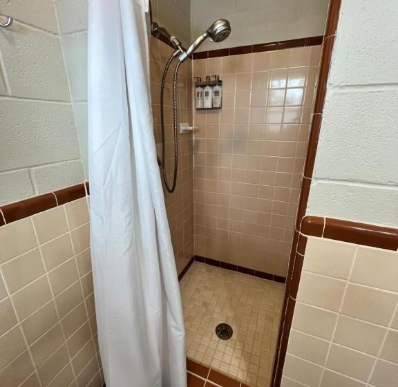 جناح مطل على البحيرة, Painted Sky Inn