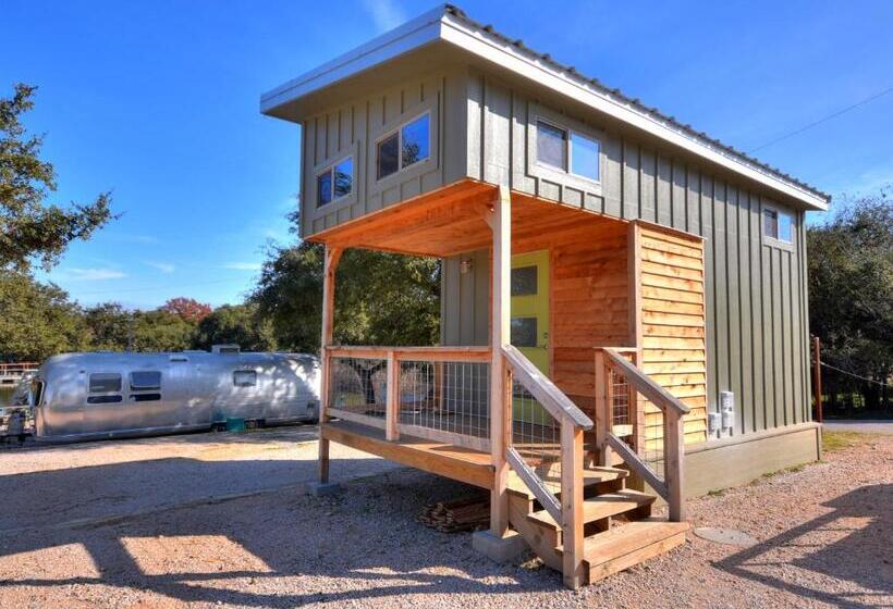 إستوديو قياسى, Painted Sky Inn