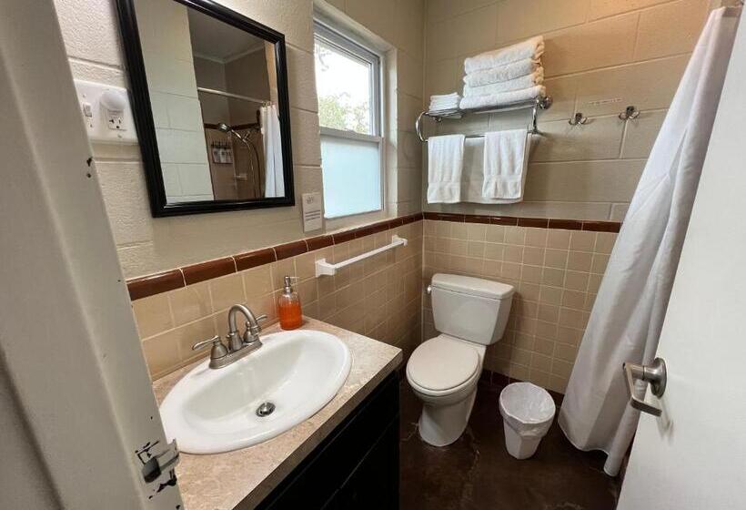 غرفة قياسية مطلّة علي البحيرة, Painted Sky Inn