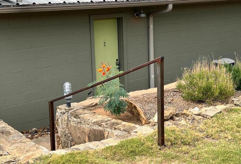 غرفة قياسية مطلّة علي البحيرة, Painted Sky Inn