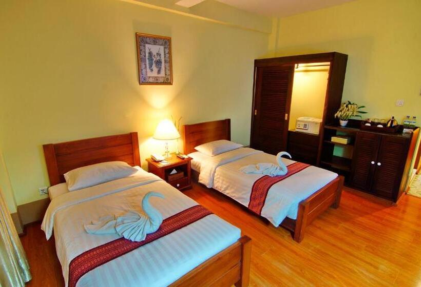 اتاق سوپریور, Shwe Ingyinn