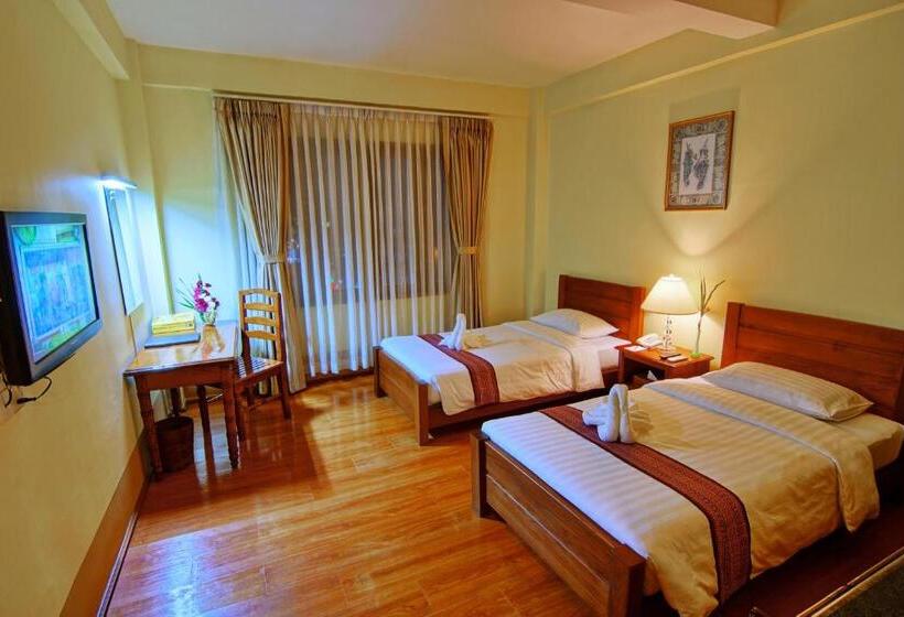 اتاق سوپریور, Shwe Ingyinn