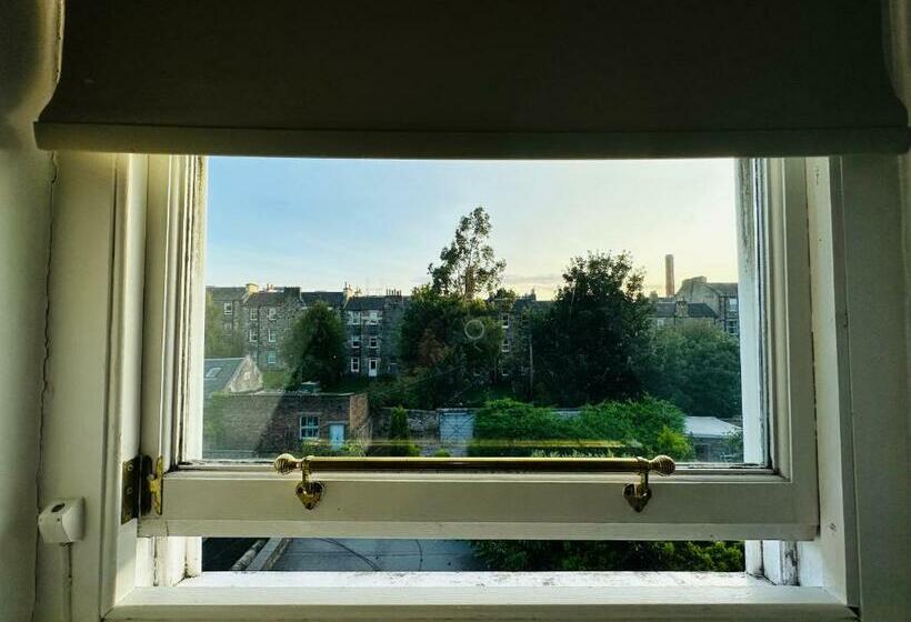 اتاق استاندارد سه تخته با سرویس بهداشتی مشترک, Abbotsford Guest House