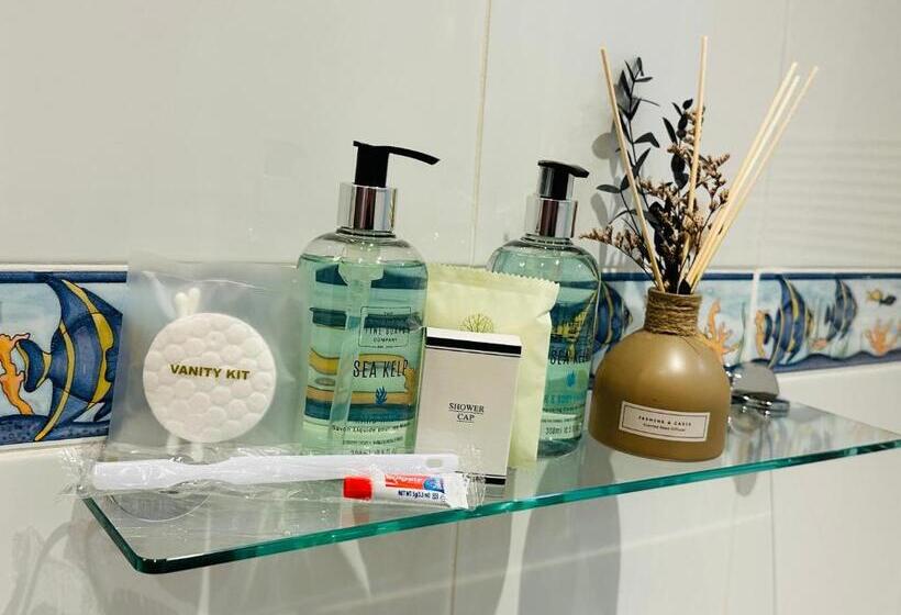 اتاق لوکس سه تخته, Abbotsford Guest House