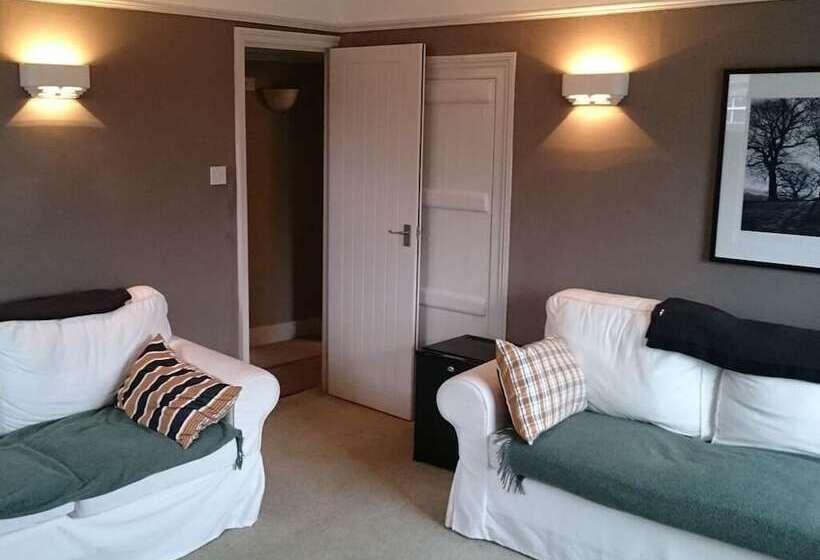 Семейный Номер, Old Borough Arms