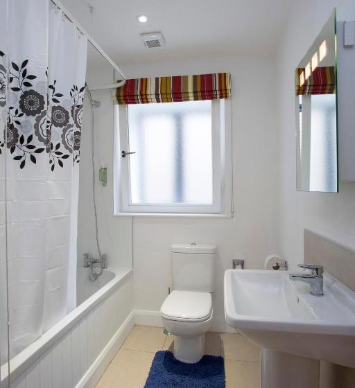 ３ベッドルームハウス, The Pyjama Factory