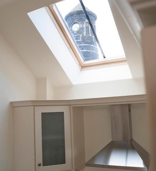 침실 3개 주택, The Pyjama Factory