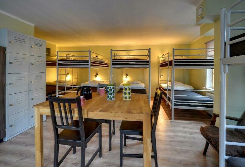 מיטה בחדר משותף, Baszta Grodzka