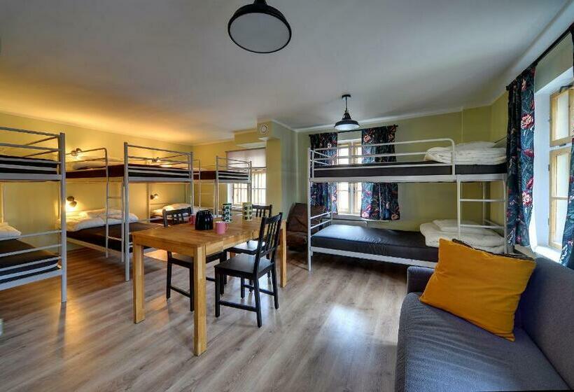 מיטה בחדר משותף, Baszta Grodzka