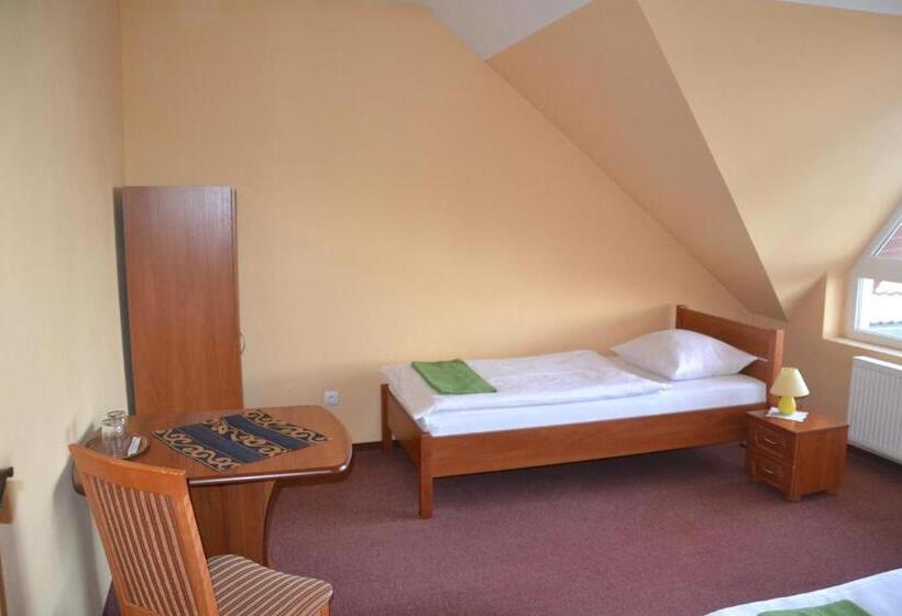 דירת שני חדרים, Ik Orlik