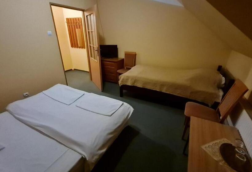 חדר קלאסי לשלושה, Ik Orlik