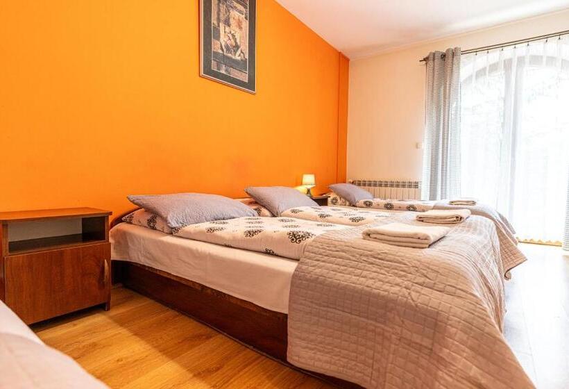 חדר לארבעה סטנדרטי עם מרפסת, Leśny Dworek Biały Dunajec