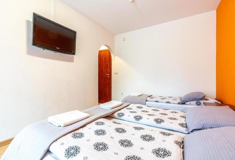 חדר לארבעה סטנדרטי עם מרפסת, Leśny Dworek Biały Dunajec