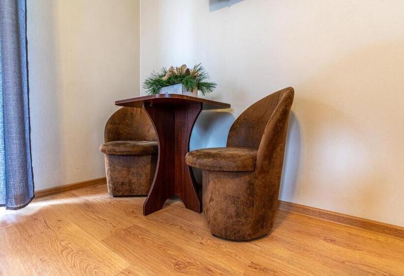 חדר סטנדרט לשלושה עם מרפסת, Leśny Dworek Biały Dunajec