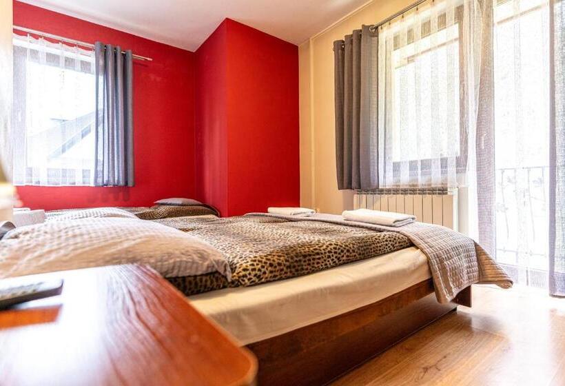 חדר סטנדרט לשלושה עם מרפסת, Leśny Dworek Biały Dunajec