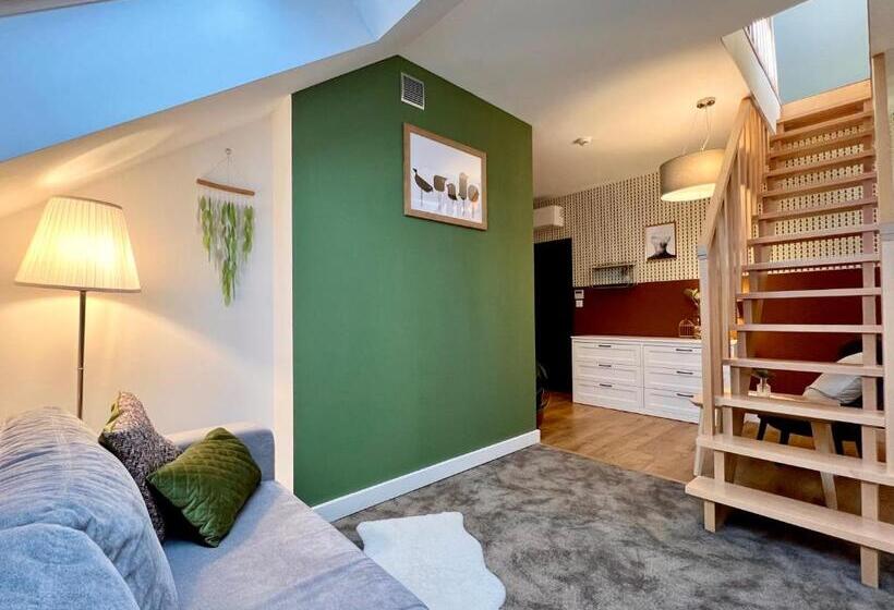 غرفة قياسية مزوَّدة بشُرفة, Zagroda Na Pacanach