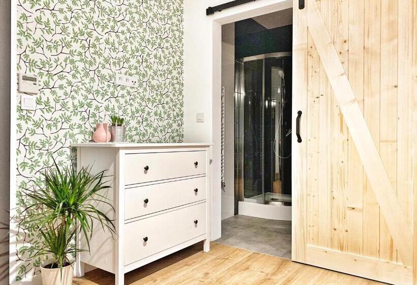 غرفة قياسية, Zagroda Na Pacanach