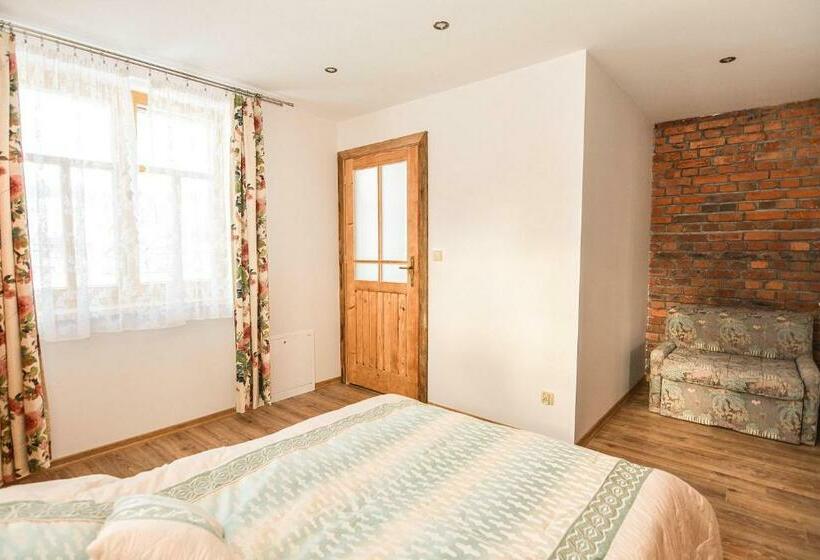 سوییت, Apartament 33 Poronin