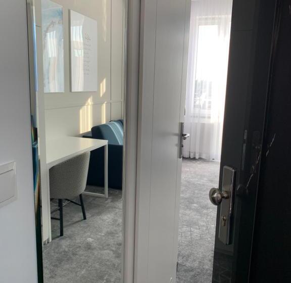 חדר דלוקס לשלושה, Coliber