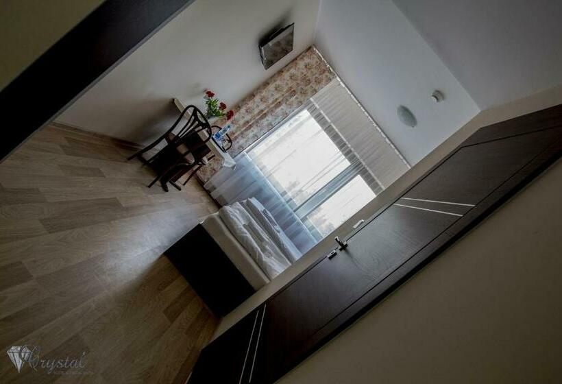 غرفة إقتصادية, Crystal