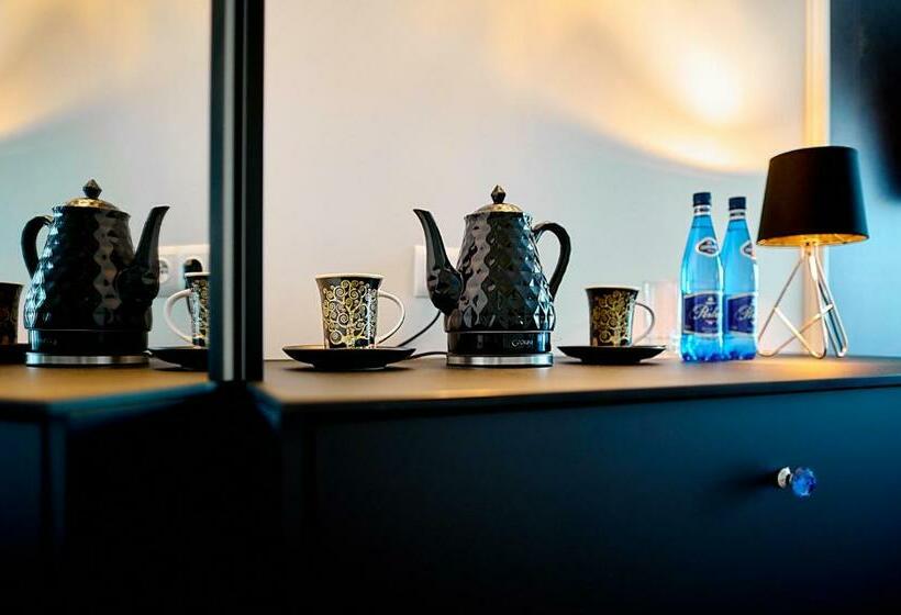 اتاق لوکس با بالکن, La Rose Residence