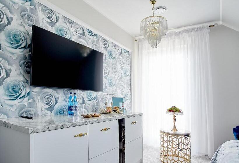 اتاق لوکس با بالکن, La Rose Residence