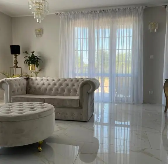 スタンダードインサイドビュールーム, La Rose Residence