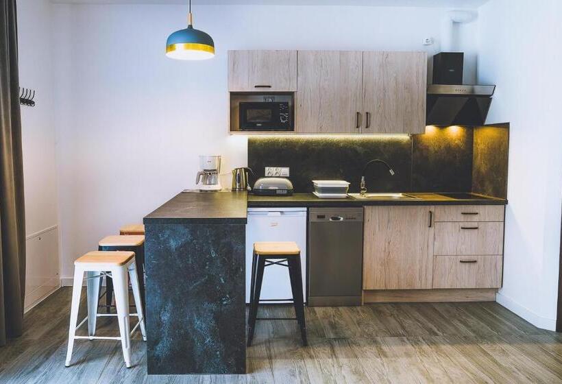 דירת שני חדרים, Owca Z Widokiem