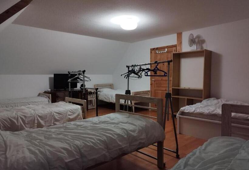 패밀리 룸, Twój Azyl