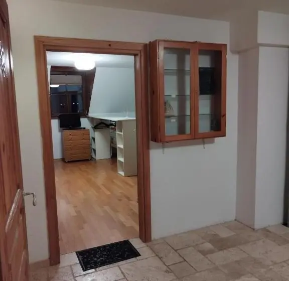 ４ベッドルームハウス, Twój Azyl
