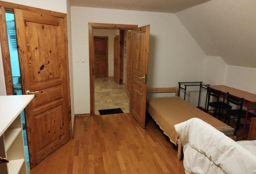 침실 4개 주택, Twój Azyl