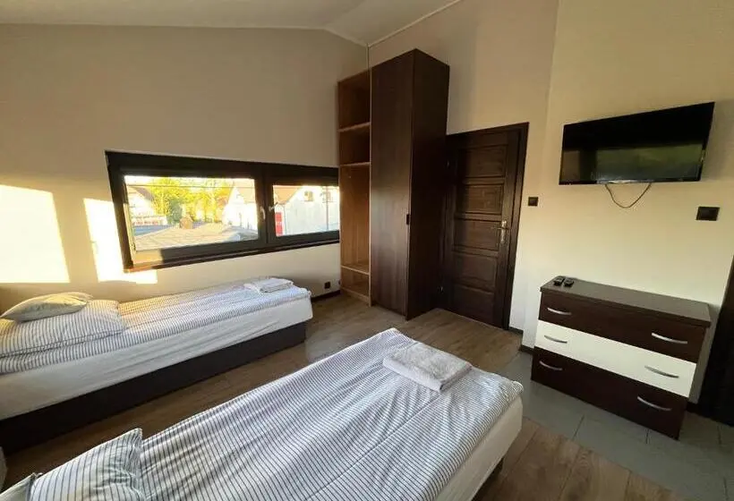 Standard-huone, Nad Lewiatanem